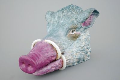 Een porseleinen terrine in de vorm van de kop van een everzwijn, Duitsland, 20e eeuw