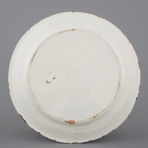 Een portretschotel in Italiaanse majolica, Castelli d'Abruzzo, ca. 1620 — foto 2