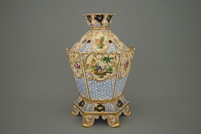 Een pot-pourri in porselein, Jacob Petit, Parijs, ca. 1835