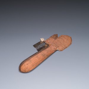 Een Qajar wapenuitrusting bestaande uit een helm (khula khud), schild (dhal) en armstuk (dastana) in vertind koper, Perzië, 19e eeuw — foto 16
