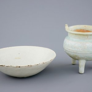 Een qingbai wierookbrander en een kom met phoenixen, Song of Yuan Dynastie, 10-14e eeuw — foto 1
