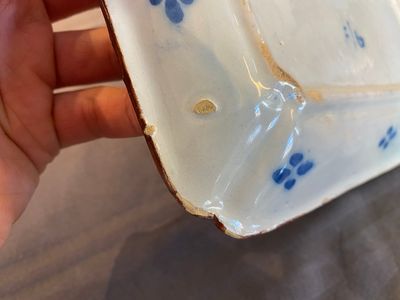 Een rechthoekig blauw-wit Delfts haringbord, 18e eeuw — foto 6