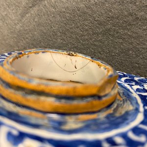 Een rechthoekige blauw-witte Delftse theebus met floraal decor, eind 17e eeuw — foto 9