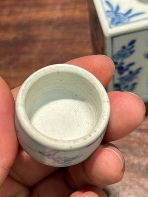 Een rechthoekige Chinese blauw-witte 'Lange Lijzen' theebus en deksel, Kangxi — foto 13