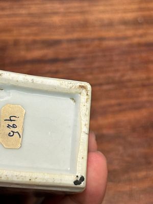 Een rechthoekige Chinese blauw-witte 'Lange Lijzen' theebus en deksel, Kangxi — foto 9