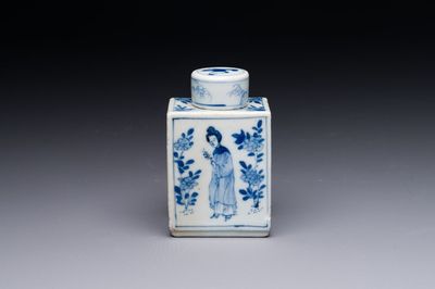 Een rechthoekige Chinese blauw-witte 'Lange Lijzen' theebus en deksel, Kangxi