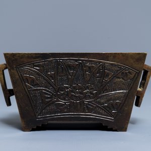 Een rechthoekige Chinese bronzen wierookbrander, Qianlong merk, 19e eeuw — foto 2