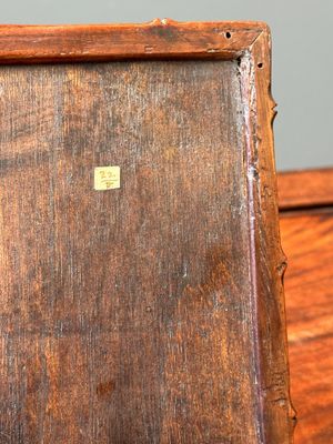 Een rechthoekige Chinese famille verte plaquette in een imitatiebamboe houten kader, Kangxi — foto 7