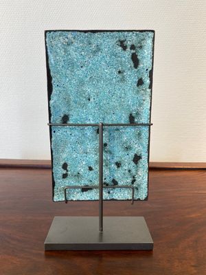 Een rechthoekige Chinese plaquette in Canton email met decor van een Europees koppel, Yongzheng — foto 3