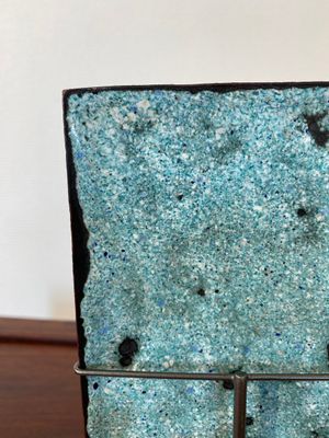 Een rechthoekige Chinese plaquette in Canton email met decor van een Europees koppel, Yongzheng — foto 5