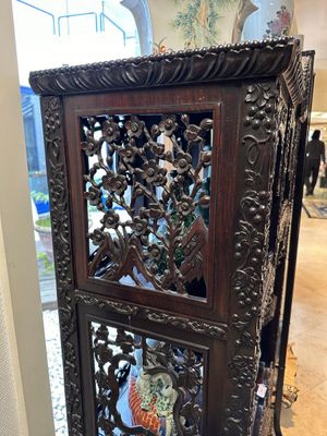 Een rijkgestoken Chinese hongmu houten étagère kast, Canton, 19e eeuw — foto 5