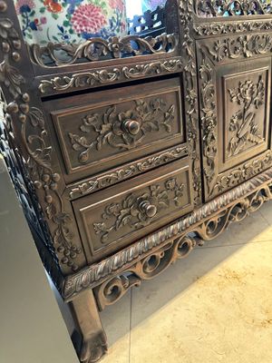 Een rijkgestoken Chinese hongmu houten étagère kast, Canton, 19e eeuw — foto 6