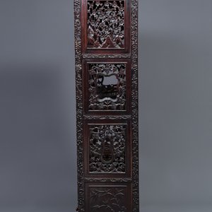 Een rijkgestoken Chinese hongmu houten étagère kast, Canton, 19e eeuw — foto 6