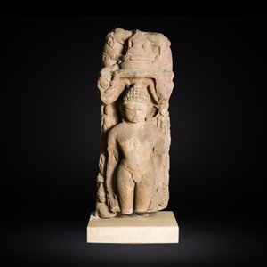 Een rode zandstenen stele van de staande Jain Thirtankar Parshvanatha, India, Pala periode, 11e eeuw — foto 2
