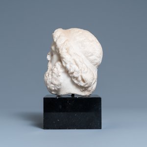 Een Romeins bebaard mannenhoofd in marmer gesculpteerd — foto 5