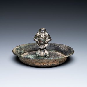 Een Romeinse bronzen 'sater' kom, wellicht 3/6e eeuw — foto 1