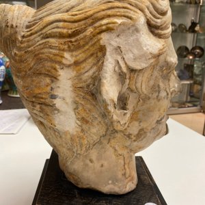 Een Romeinse marmeren saterkop, 2/3e eeuw — foto 13