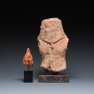 Een Romeinse terracotta sculptuur van de god Bes en een grotesk mannenhoofdje, ca. 1e eeuw — foto 4