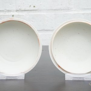 Een rond Chinees doosje voor zegelwas in biscuit, Kangxi — foto 9