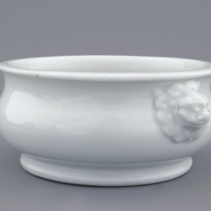 Een ronde blanc de Chine wierookbrander met leeuwenkoppen, 18e eeuw — foto 2