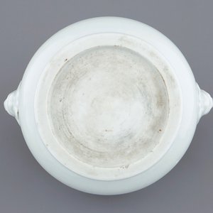 Een ronde blanc de Chine wierookbrander met leeuwenkoppen, 18e eeuw — foto 7