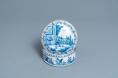 Een ronde blauw-witte Delftse dekseldoos met scènes uit de tabaksoogst, 18e eeuw