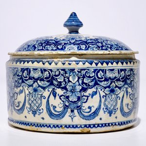 Een ronde blauw-witte Delftse tabaksdoos met deksel, 18e eeuw — foto 4