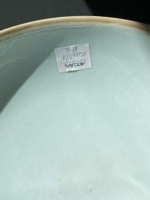 Een ronde Chinese famille rose dekseldoos met vleermuizen, Shou en sanduo decor, Guangxu merk en periode — foto 7