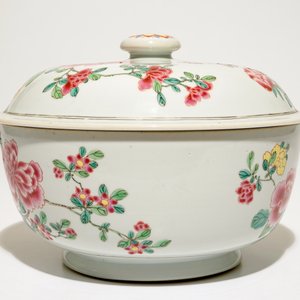 Een ronde Chinese famille rose terrine met deksel, Yongzheng/Qianlong — foto 3