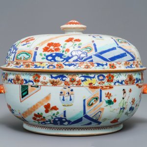 Een ronde Chinese famille verte dekselterrine met dames in een landschap, Yongzheng — foto 4