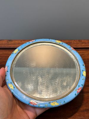 Een ronde Chinese handspiegel in Canton email, vroeg 19e eeuw — foto 5