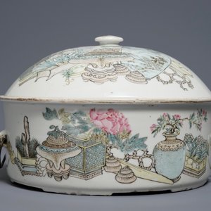 Een ronde Chinese qianjiang cai dekselterrine, 19/20e eeuw — foto 2