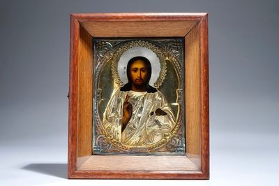 Een Russisch ikoon van Christus Salvator Mundi in zilver en geel koper, gemerkt, ca. 1880