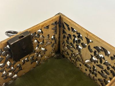 Een Russisch kistje in opengewerkt walrusbeen met bronsbeslag, Kholmogory, 17e eeuw — foto 9