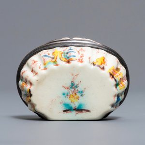 Een Saint-Cloud porseleinen Kakiemon-stijl snuifdoos met zilveren montuur, Frankrijk, 2e kwart 18e eeuw — foto 8