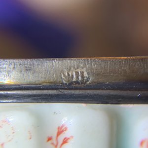 Een Saint-Cloud porseleinen Kakiemon-stijl snuifdoos met zilveren montuur, Frankrijk, 2e kwart 18e eeuw — foto 9