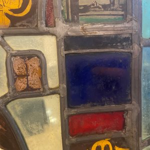 Een samengesteld glas-in-loodraam, Frankrijk, 13e eeuw en later — foto 18