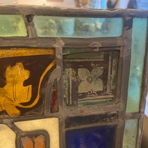 Een samengesteld glas-in-loodraam, Frankrijk, 13e eeuw en later — foto 19