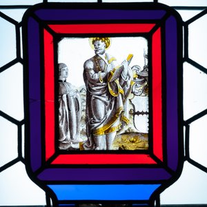 Een samengesteld glas-in-loodraam met polychrome, grisaille en zilvergele medaillons, Frankrijk, 16/17e eeuw — foto 5