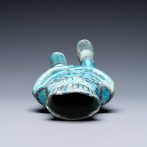 Een samengestelde turquoise- en zwart-geglazuurde aardewerken figuratieve kan, Kashan, Iran, 12/13e eeuw — foto 6