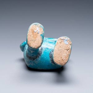 Een samengestelde turquoise- en zwart-geglazuurde aardewerken figuratieve kan, Kashan, Iran, 12/13e eeuw — foto 7
