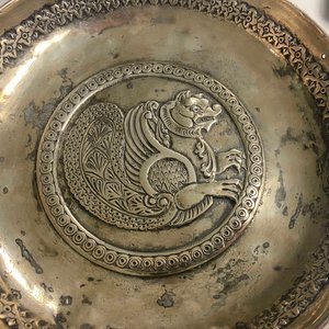 Een Sassanidische zilveren schotel met een simurgh, Perzië, 6/8e eeuw — foto 20