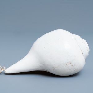 Een schelp met geborduurd zijden lint, Tibet, 19e eeuw — foto 5