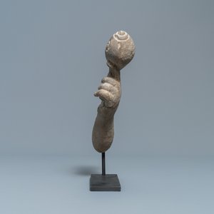 Een schist stenen fragment van de arm van Vishnu, Khmer, pre-Angkor, 7/9e eeuw — foto 3