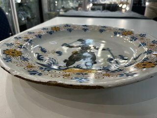 Een schotel met een soldaat in polychrome Italiaanse majolica, atelier van Giacomo Mancini, Deruta, 1e helft 17e eeuw — foto 5