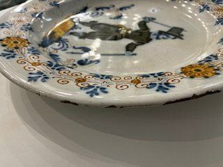 Een schotel met een soldaat in polychrome Italiaanse majolica, atelier van Giacomo Mancini, Deruta, 1e helft 17e eeuw — foto 6