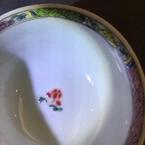 Een set van 4 Chinese famille rose koppen en schotels, Yongzheng/Qianlong — foto 11
