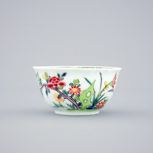 Een set van 4 Chinese famille rose koppen en schotels, Yongzheng/Qianlong — foto 6