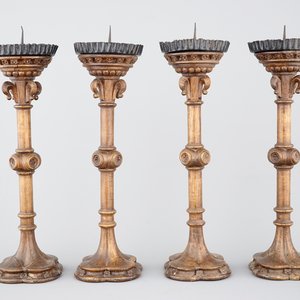 Een set van 4 grote neogotieke houten kandelaars, 19e eeuw — foto 1