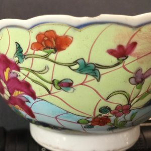 Een set van 5 Chinese famille rose koppen en 3 schotels met decor van tabaksbladeren, Qianlong, 18e eeuw — foto 23